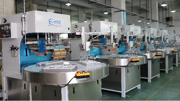 小件泡壳包装新选择！东莞日力自动转盘式高周波机，精准高效适配多行业