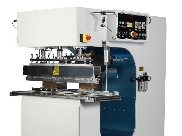 HR-15KW-F1 深槽式篷布高周波熔接机 | 东莞日力