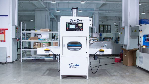 HR-15KWT 自动滑台式高周波熔断机 | 冰包 / 防水背包专用焊接设备