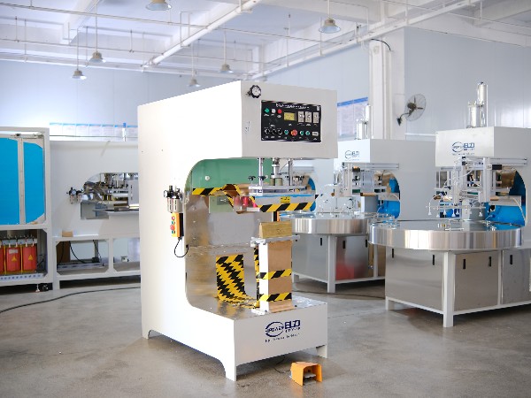 定制化焊接新选择！东莞日力 PVC 膜材高频热合机赋能膜结构行业升级